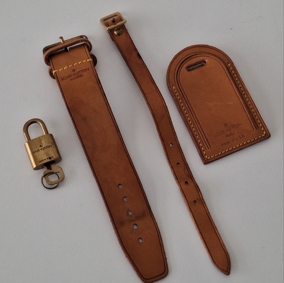 Louis Vuitton vintage travel duffle bag with accessories - Picture 15 of 16